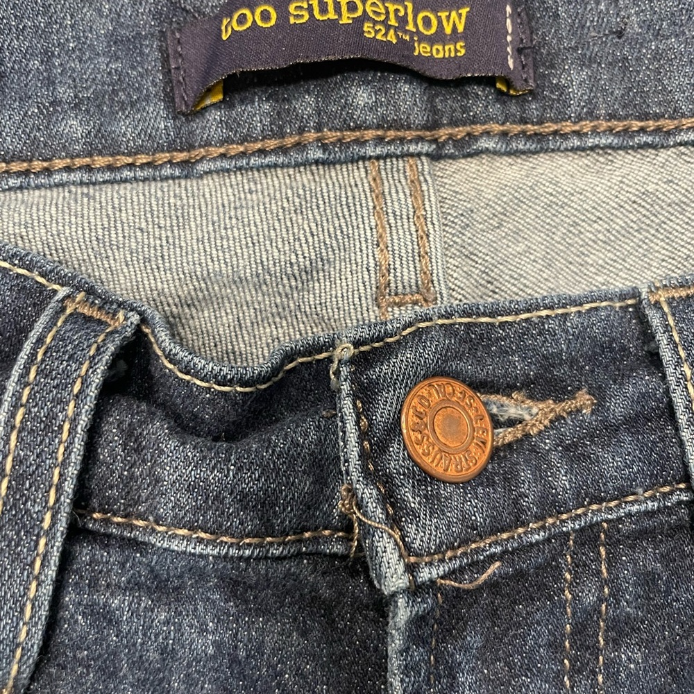 Classic Blue Women's Levi Jeans - Picture 3 of 5